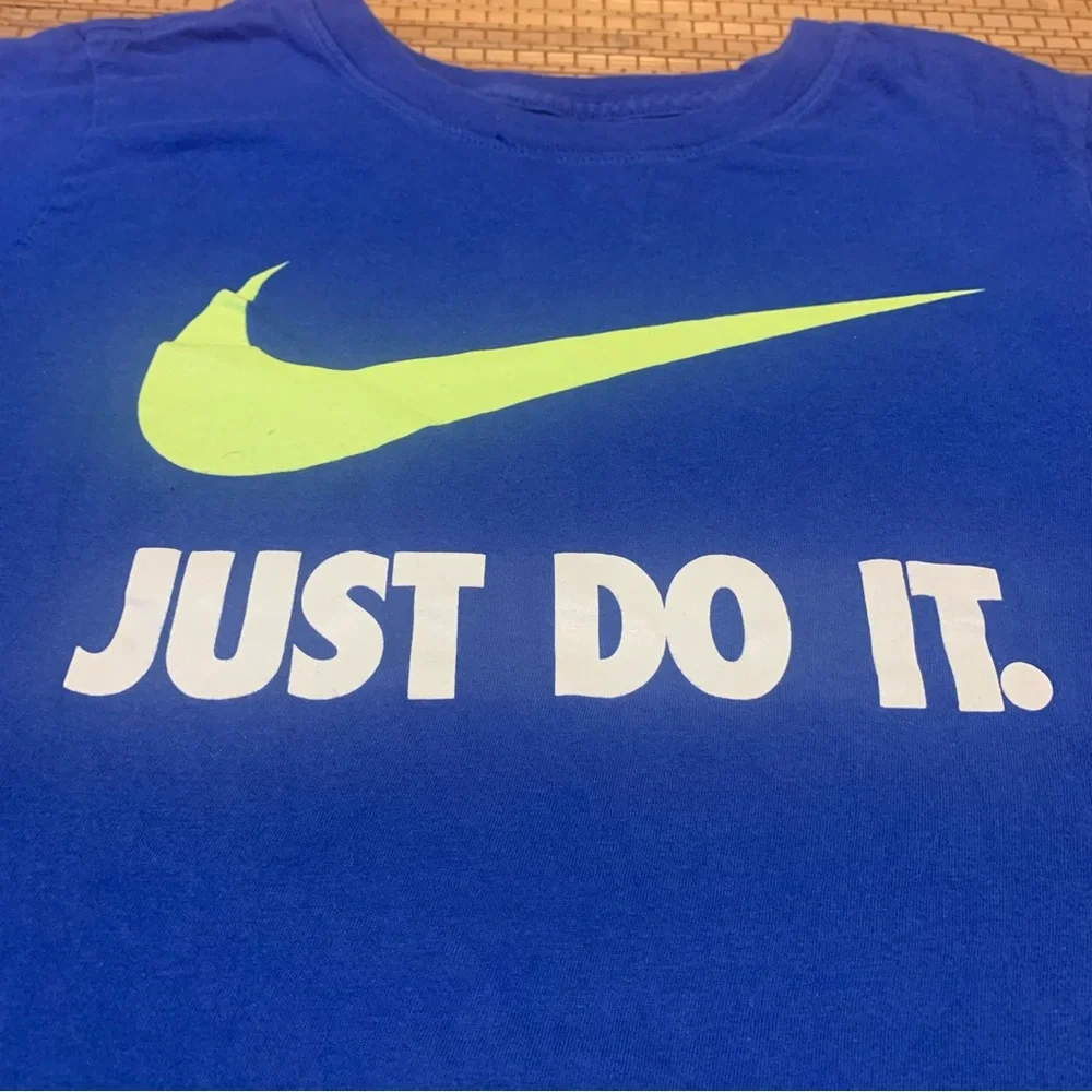 Nike short sleeve t shirt size L